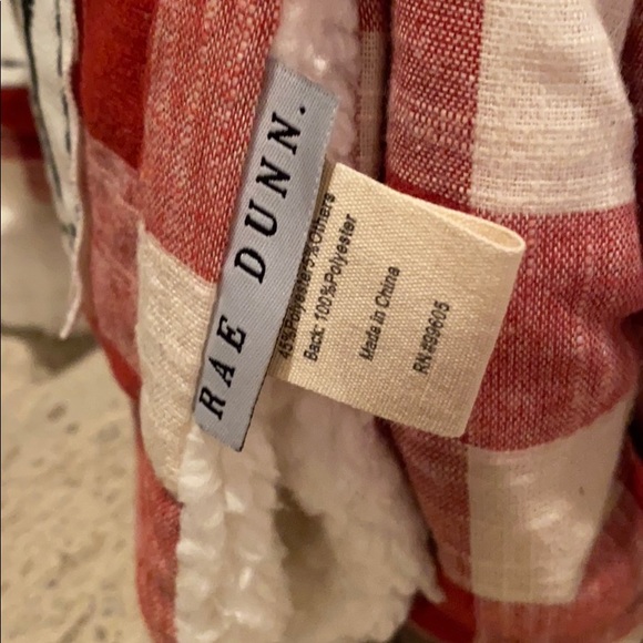 Rae Dunn “Merry” Sherpa Queen Blanket With Patch - Picture 7 of 14